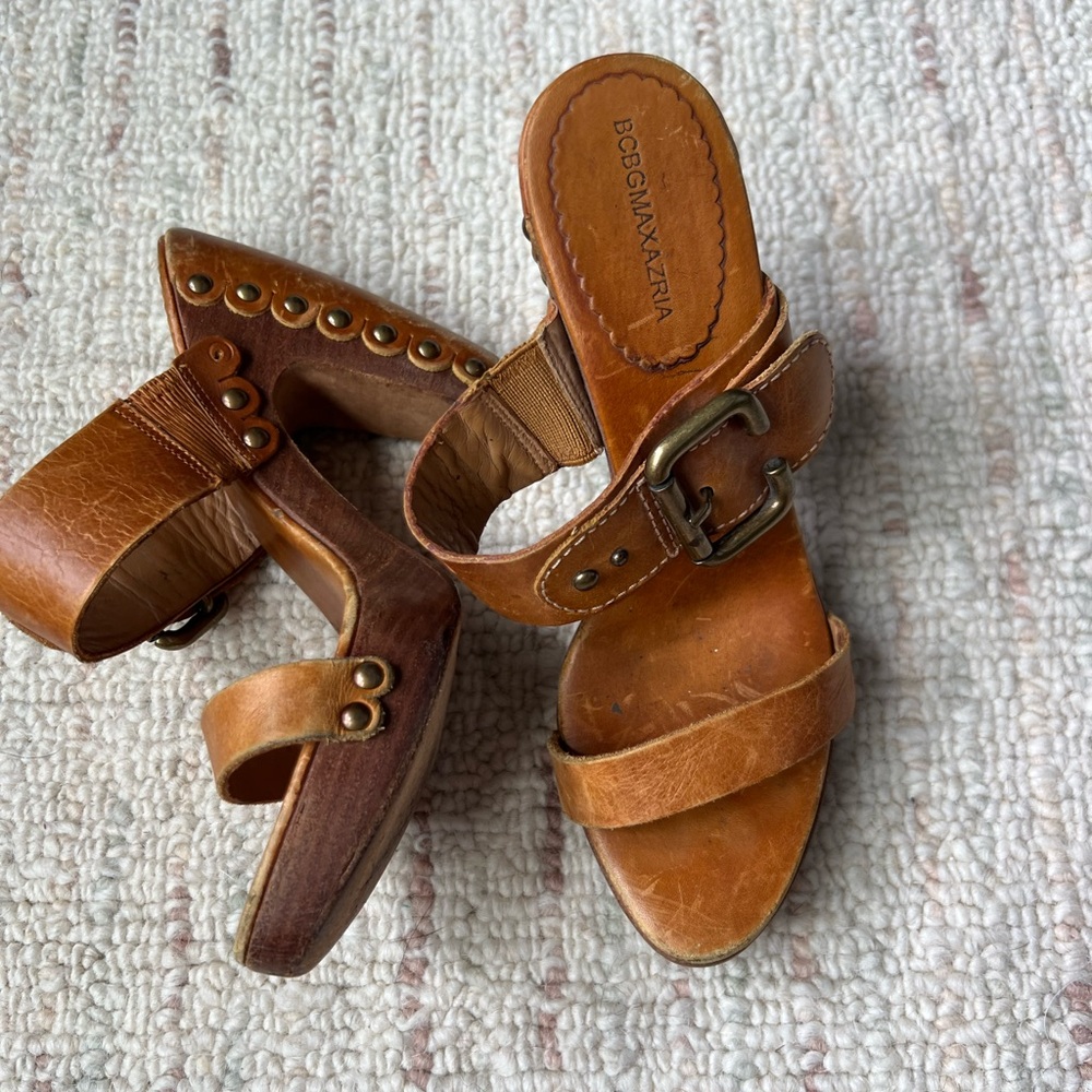 SOLD Y2K Vintage leather BCBG sandals